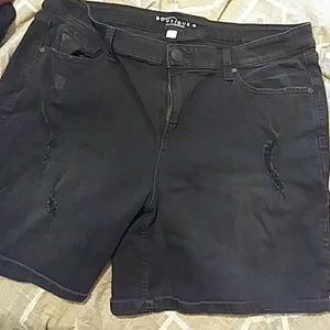 Black Distressed Boyfriend Short